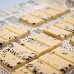 White Casholate with Cacao Nibs-3