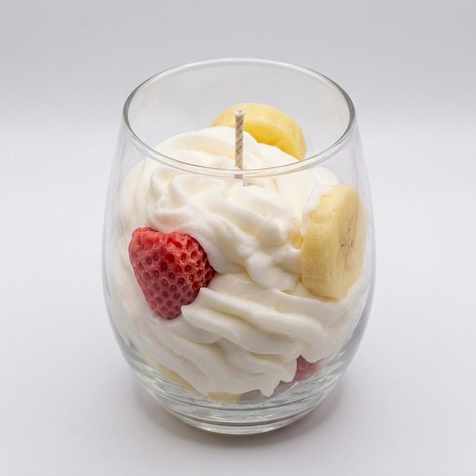 Dessert Soy Candle, Strawberry & Vanilla Cheesecake Notes, Sweet Bakery Scent, 9.5 oz Single Jar