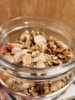 HOMEMADE GRANOLA