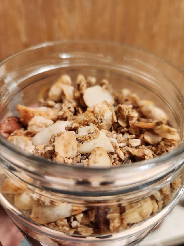 HOMEMADE GRANOLA