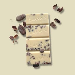 White Casholate with Cacao Nibs-1