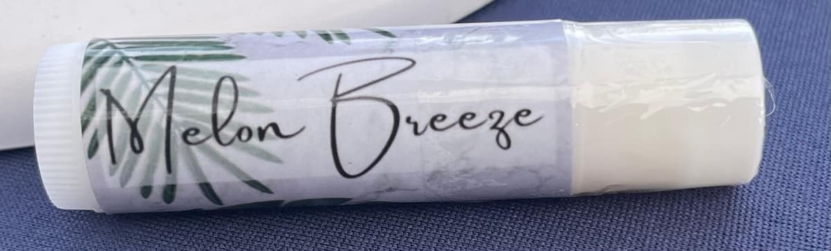 All-Natural Lip Balm – Nourishing Moisture with a Hint of Sweetness