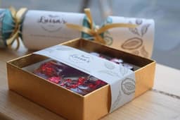 Raspberry 75% Solomon Islands Christmas Chocolate Wreath-2