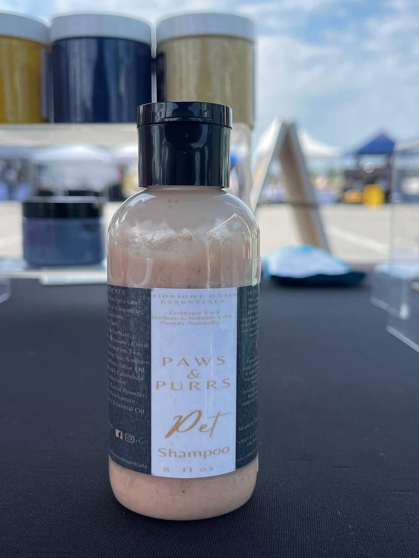 Paws & Purrs Natural Pet Shampoo - Image 1